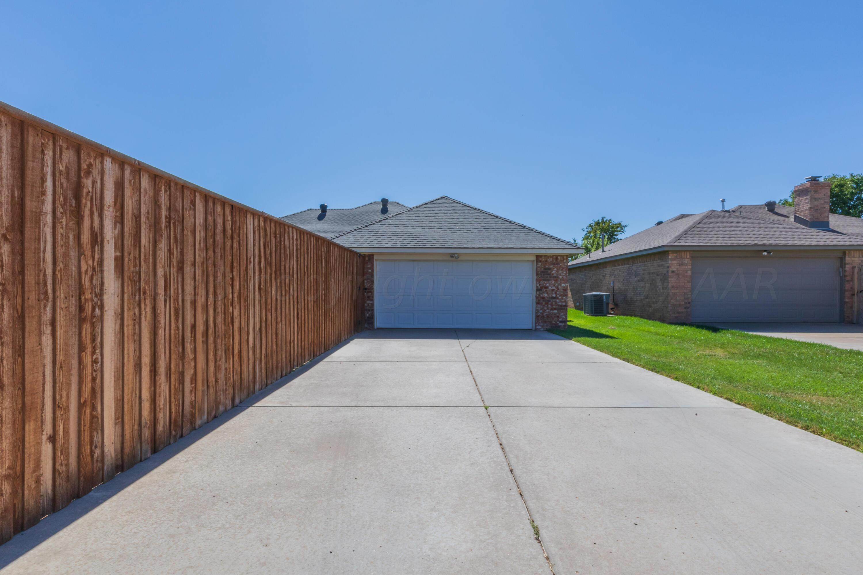 6916 Thunder Road Amarillo, TX 79119 - Photo 22 of 35 GARAGE