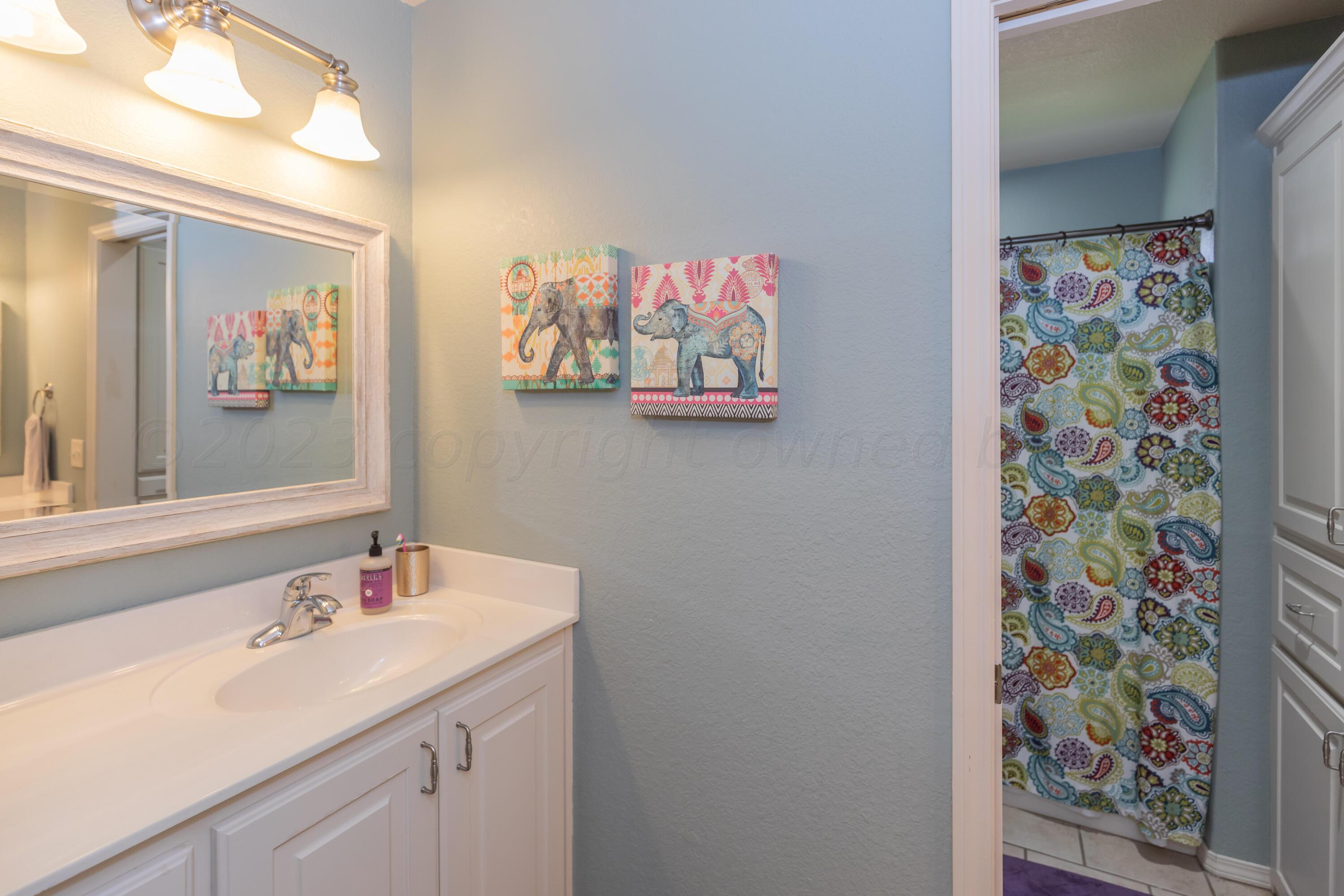 6916 Thunder Road Amarillo, TX 79119 - Photo 32 of 35 BATHROOM 2 VIEW 1