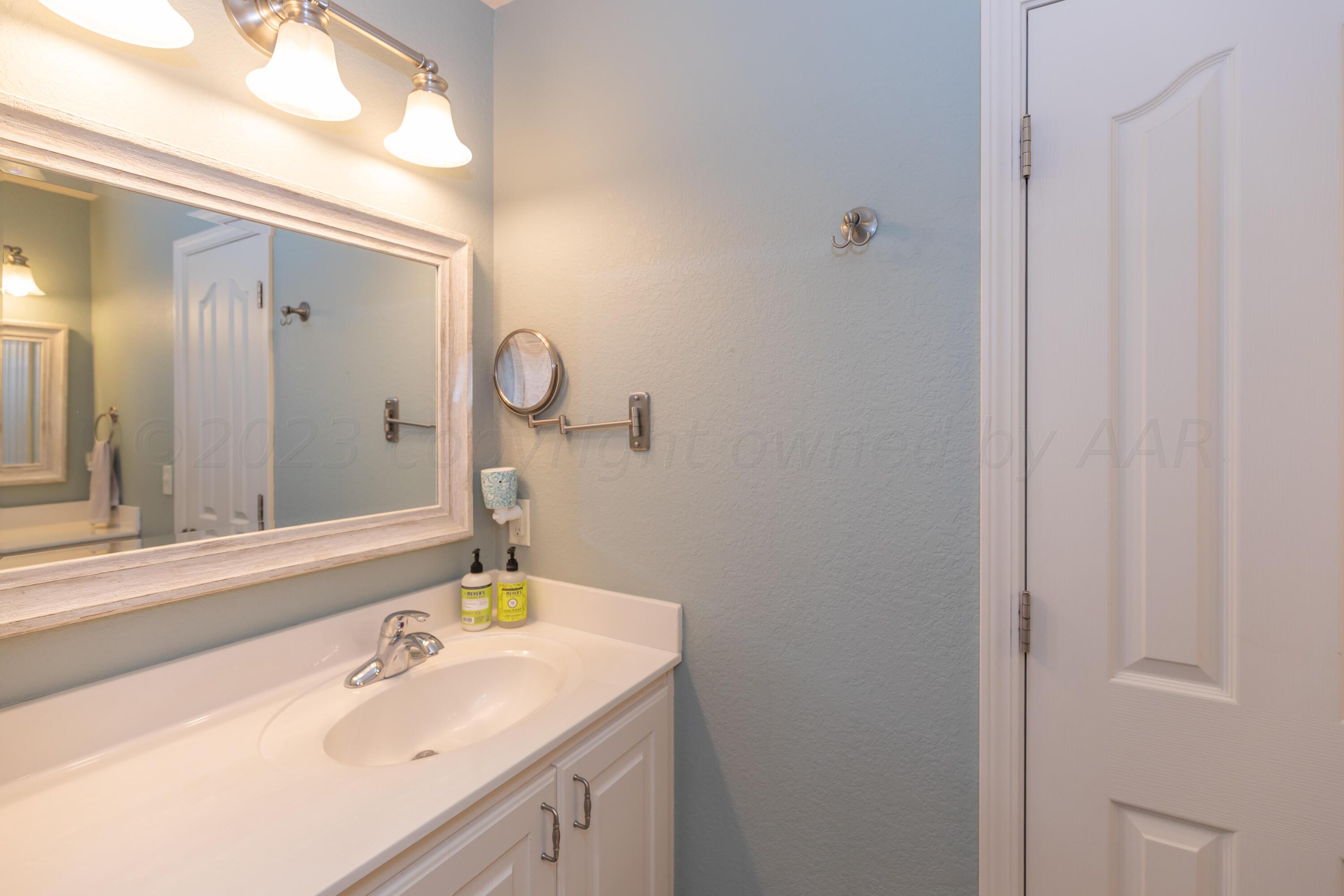 6916 Thunder Road Amarillo, TX 79119 - Photo 33 of 35 BATHROOM 2 VIEW 3