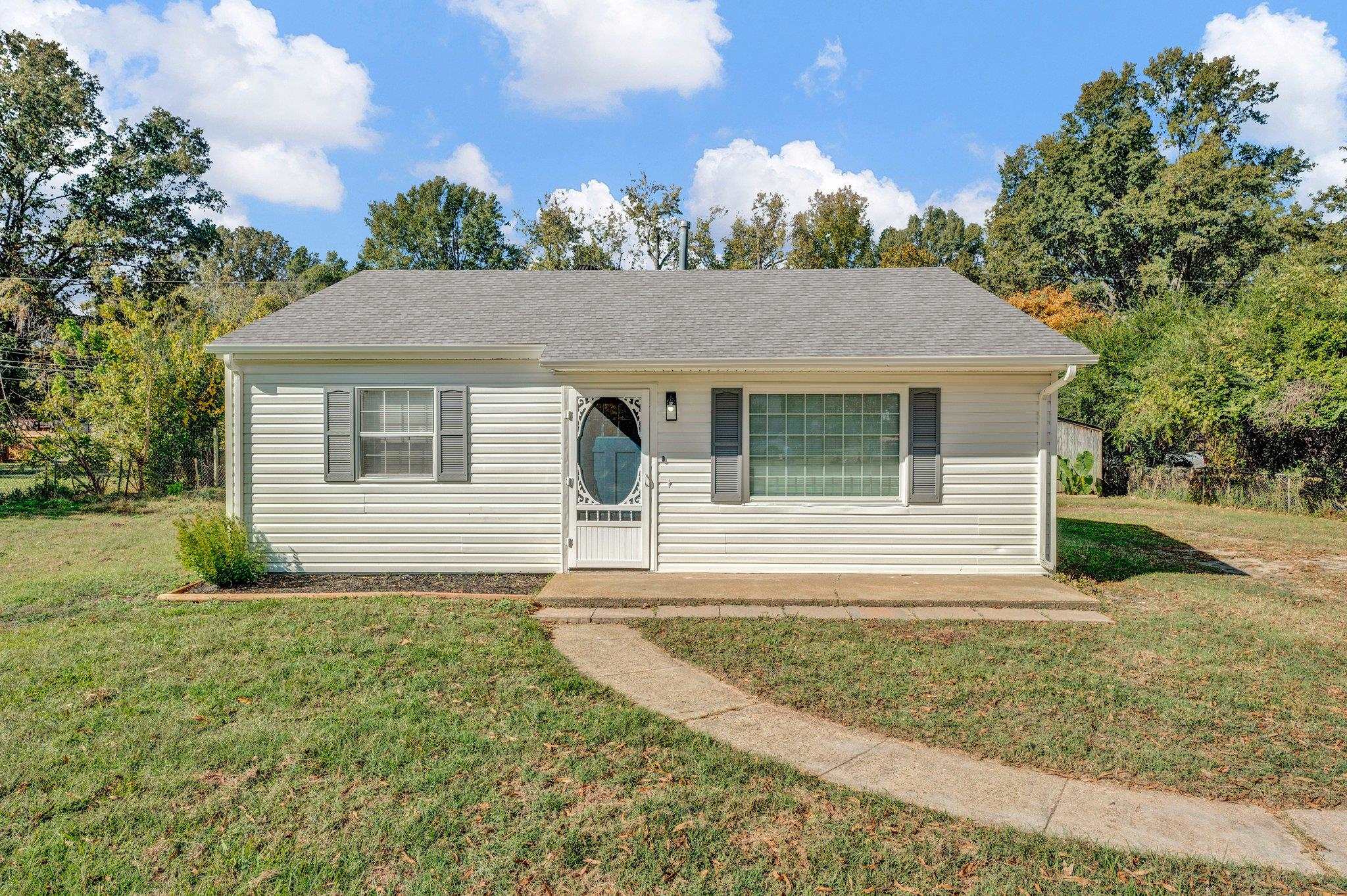 7829 Admiral Road Millington, TN 38053 - Photo 1 of 28 View of front of property featuring a front yard