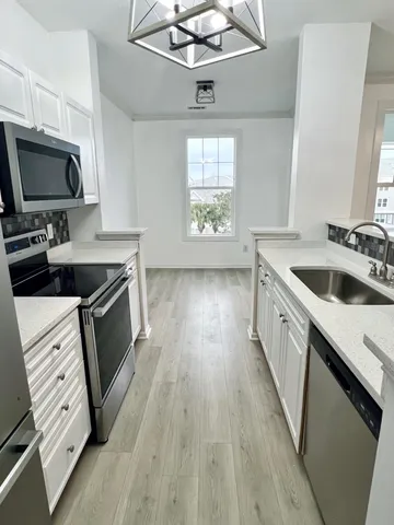 $2,200 | 130 River Landing Drive, Unit 10302, Daniel Island, SC 29492