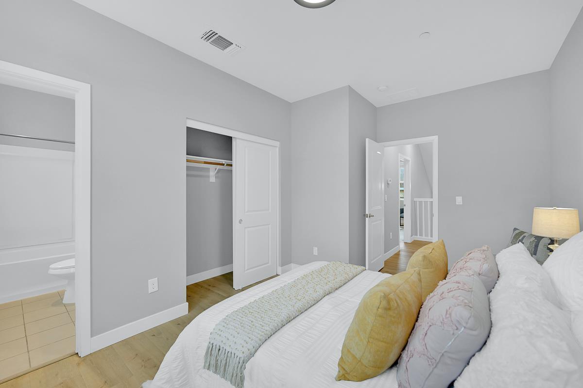 334 Circuit Way Mountain View, CA 94043 - Photo 21 of 48 a bedroom with a bed and lamp