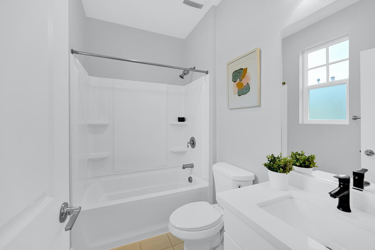334 Circuit Way Mountain View, CA 94043 - Photo 28 of 48 a bathroom with a sink a toilet and a bathtub