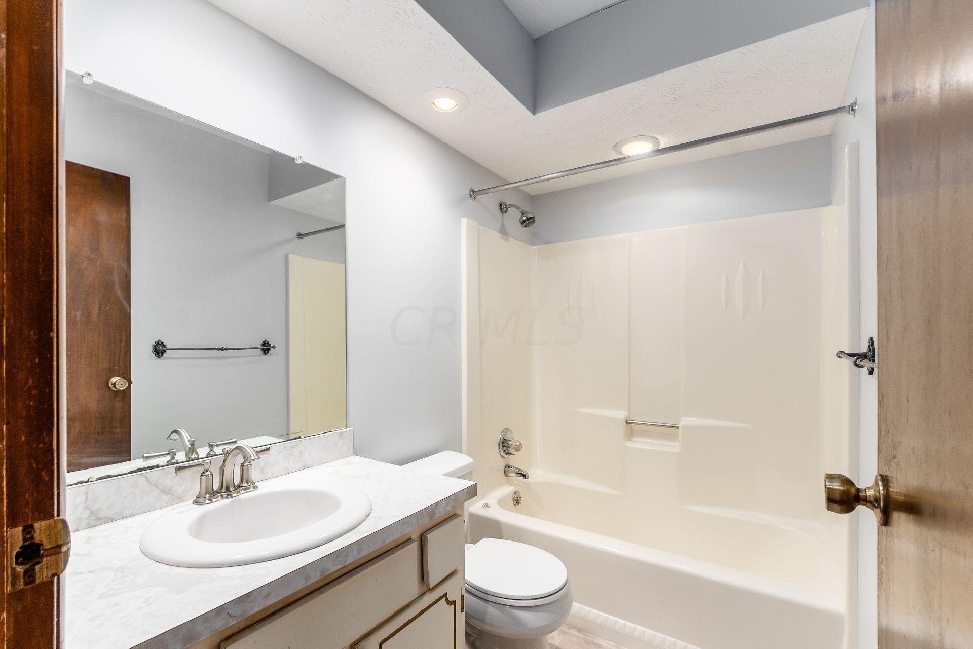 7955 Sethwick Road Dublin, OH 43016 - Photo 29 of 36 Hall Bathroom