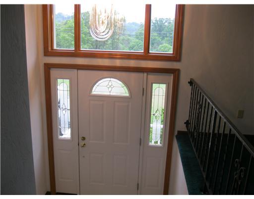 4966 Hardt Road Gibsonia, PA 15044 - Photo 8 of 11 Entry/Foyer.