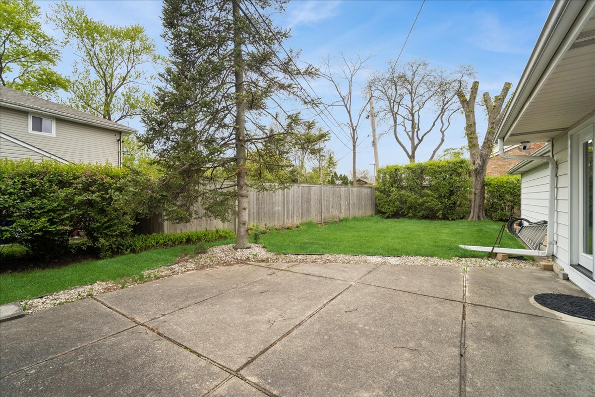 1112 Whitfield Road Northbrook, IL 60062 - Photo 20 of 23 Gallery Image 20