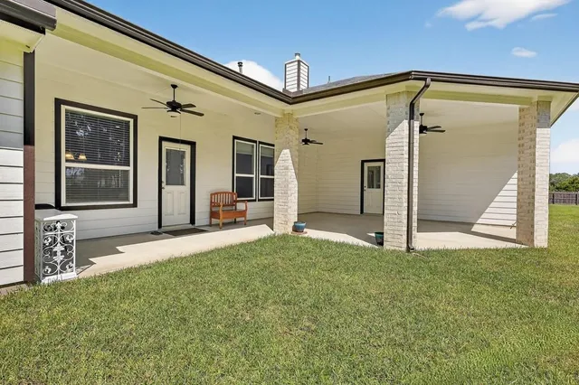 a view of a house with backyard and porch