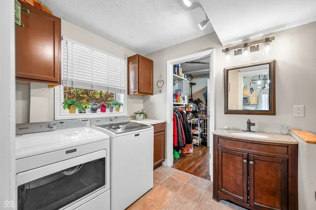 $469,900 | 6517 Snug Harbor, Unionville, IN 47468