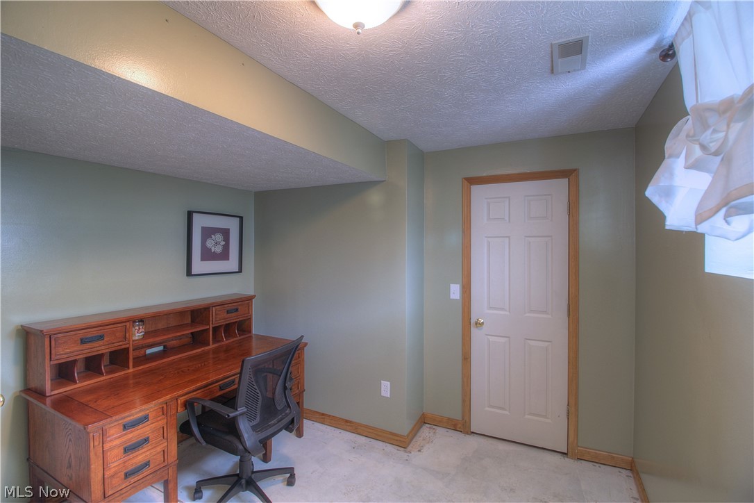 2387 Porter Road Atwater, OH 44201 - Photo 24 of 35 study