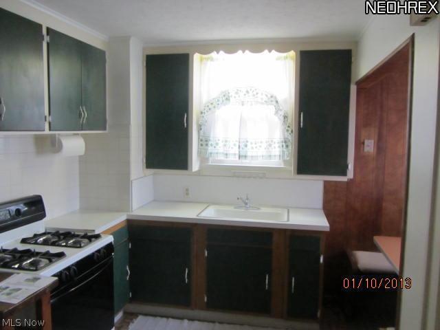 3229 Yorkshire Road Cleveland, OH 44118 - Photo 4 of 12 Gallery Image 4