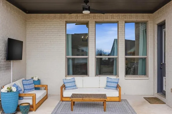 a view of a back yard of the house