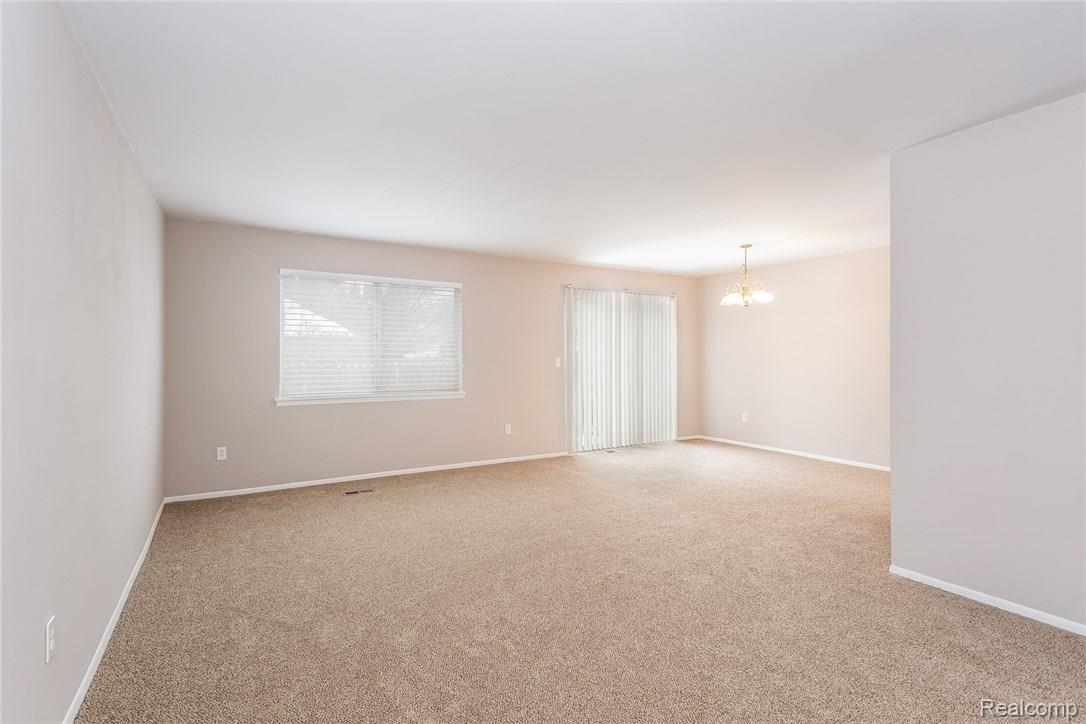 008-Living_Room-5297962-medium.jpg