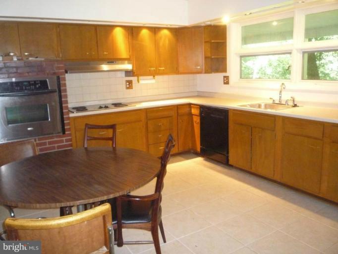 3028 Powder Mill Road Hyattsville, MD 20783 - Photo 18 of 30 Kitchen