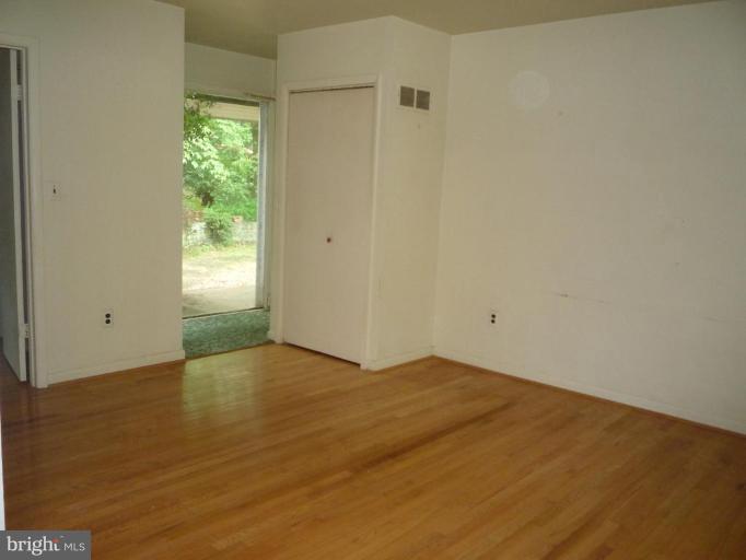 3028 Powder Mill Road Hyattsville, MD 20783 - Photo 10 of 30 Apartment Living Room