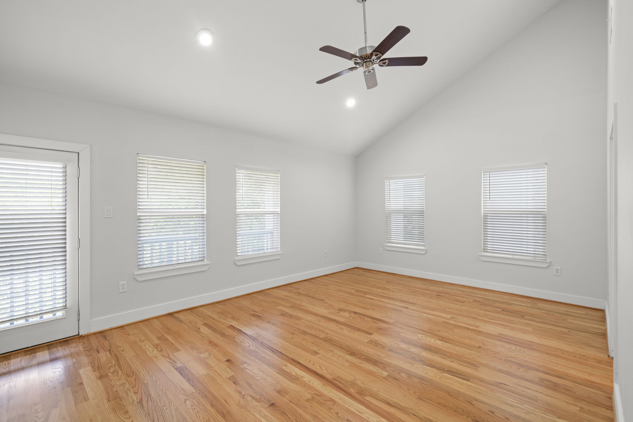 206 Burr Street, Unit A Houston, TX 77011 - Photo 28 of 46