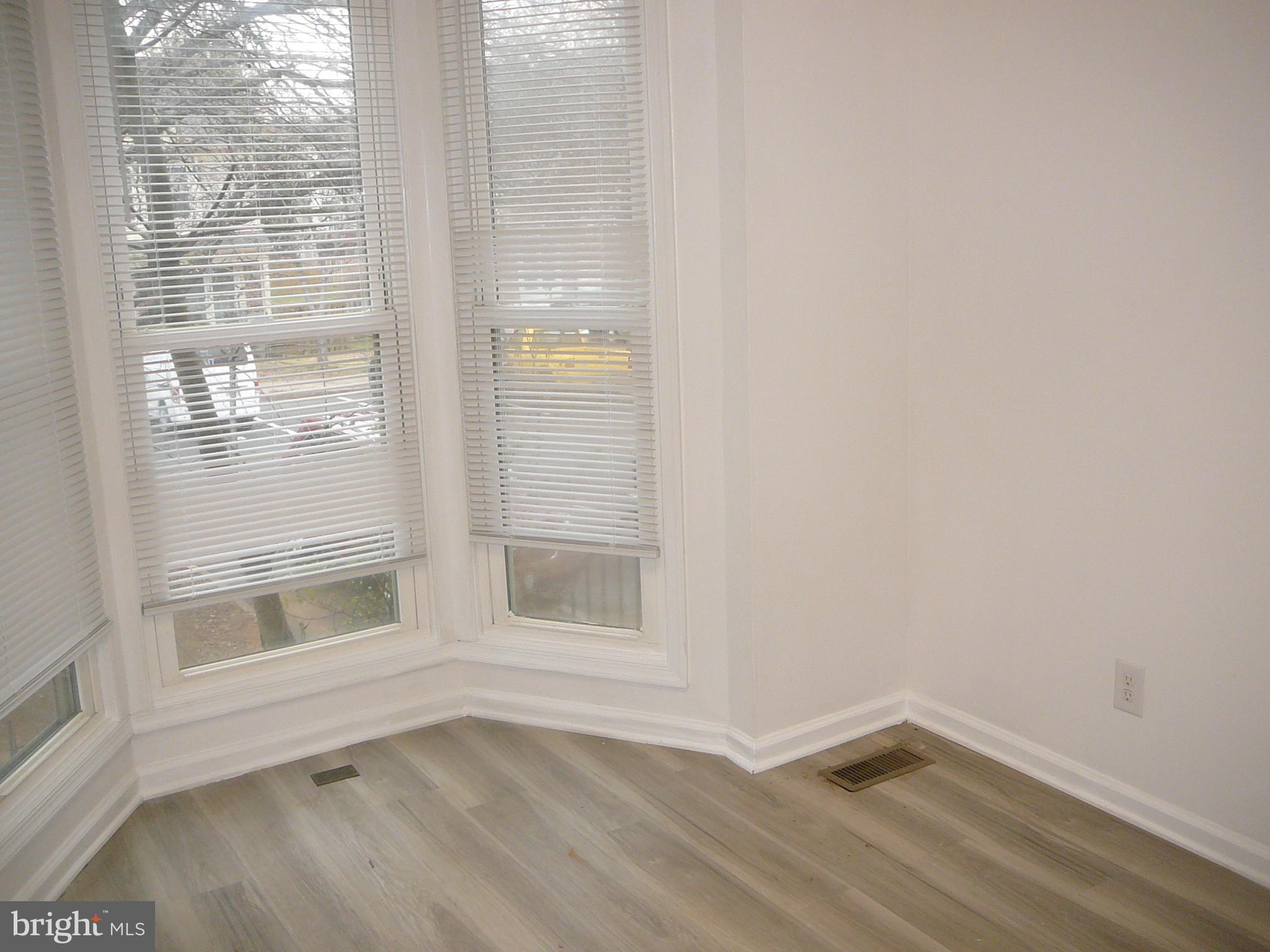 302 Harrogate Road Fredericksburg, VA 22406 - Photo 18 of 32 Kitchen Bay Window!
