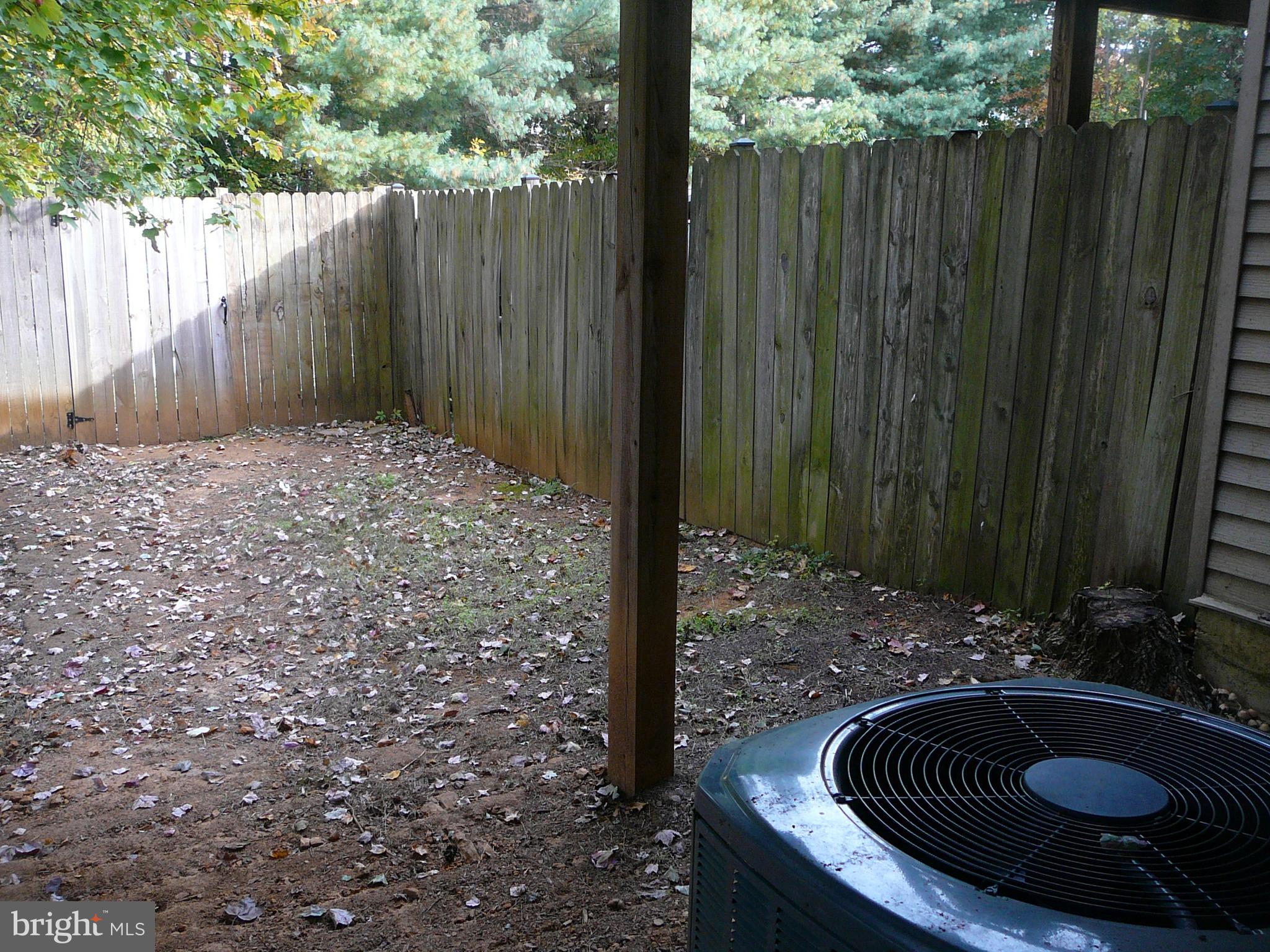 302 Harrogate Road Fredericksburg, VA 22406 - Photo 30 of 32 Backyard fenced