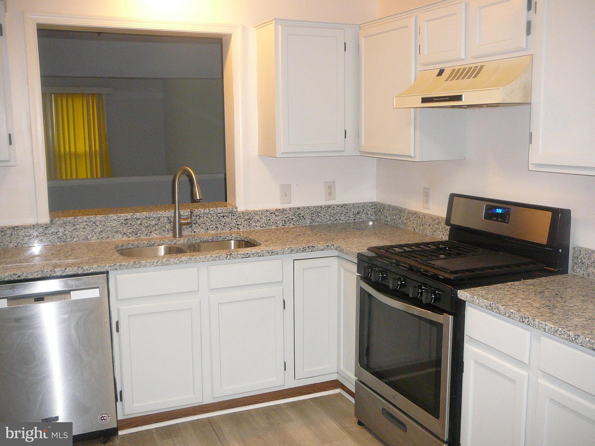 302 Harrogate Road Fredericksburg, VA 22406 - Photo 6 of 32 Newer Granite Counters!