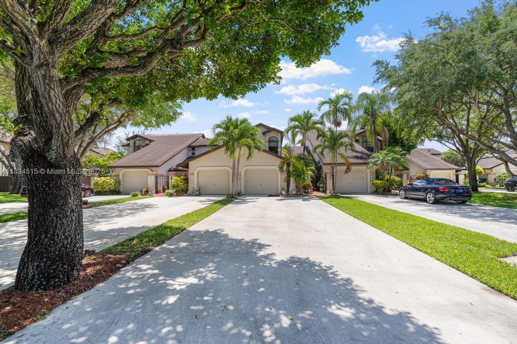 10091 Southwest 137th Place Miami, FL 33186 - Photo 4 of 36