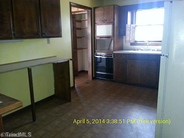 2062 Red Brush Road Mount Airy, NC 27030 - Photo 3 of 10 Kitchen.