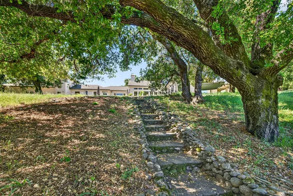 $3,379,000 | 8373 Singing Hills Trail, Healdsburg, CA 95448