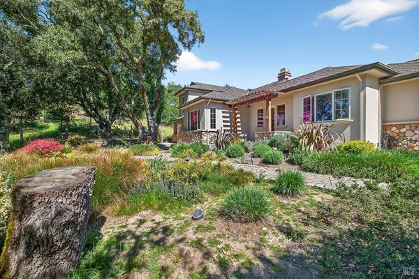 $3,379,000 | 8373 Singing Hills Trail, Healdsburg, CA 95448