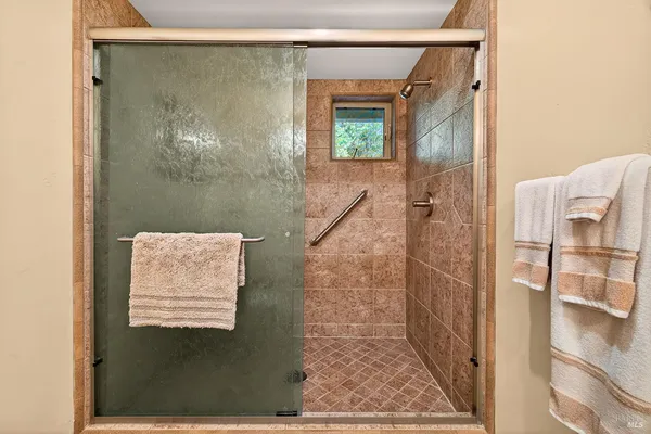 $3,379,000 | 8373 Singing Hills Trail, Healdsburg, CA 95448