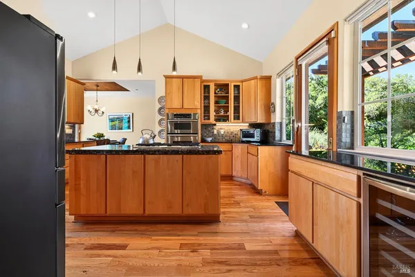 $3,379,000 | 8373 Singing Hills Trail, Healdsburg, CA 95448