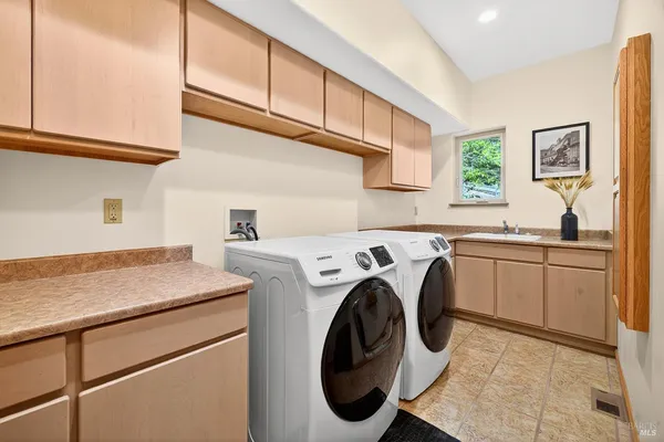 $3,379,000 | 8373 Singing Hills Trail, Healdsburg, CA 95448