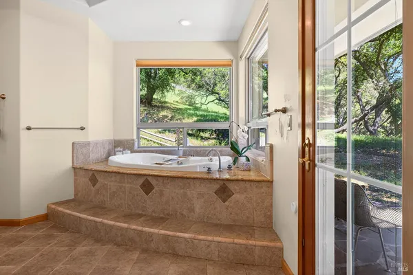 $3,379,000 | 8373 Singing Hills Trail, Healdsburg, CA 95448