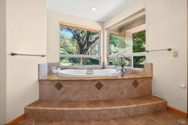 $3,379,000 | 8373 Singing Hills Trail, Healdsburg, CA 95448