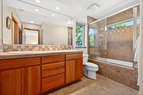 $3,379,000 | 8373 Singing Hills Trail, Healdsburg, CA 95448