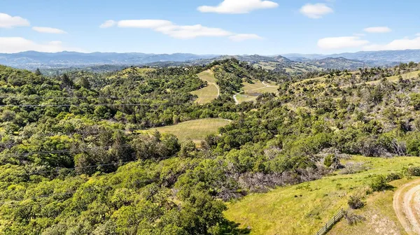 $3,379,000 | 8373 Singing Hills Trail, Healdsburg, CA 95448