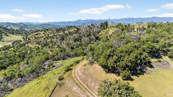$3,379,000 | 8373 Singing Hills Trail, Healdsburg, CA 95448