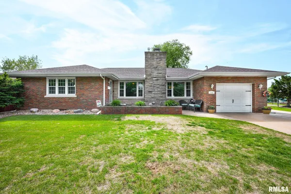 $200,000 | 1711 Short Drive, Pekin, IL 61554