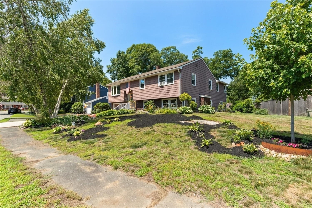 5 Paradise Road Beverly, MA 01915 - Photo 3 of 37