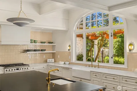 $8,500,000 | 72 Olympic Drive, Shoreline, WA 98177