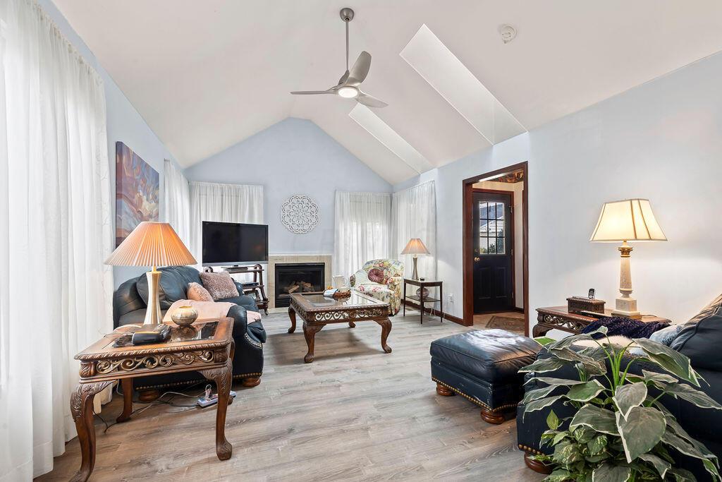 2584 Chester Road Columbus, OH 43221 - Photo 16 of 49 Large great room with vaulted ceilings