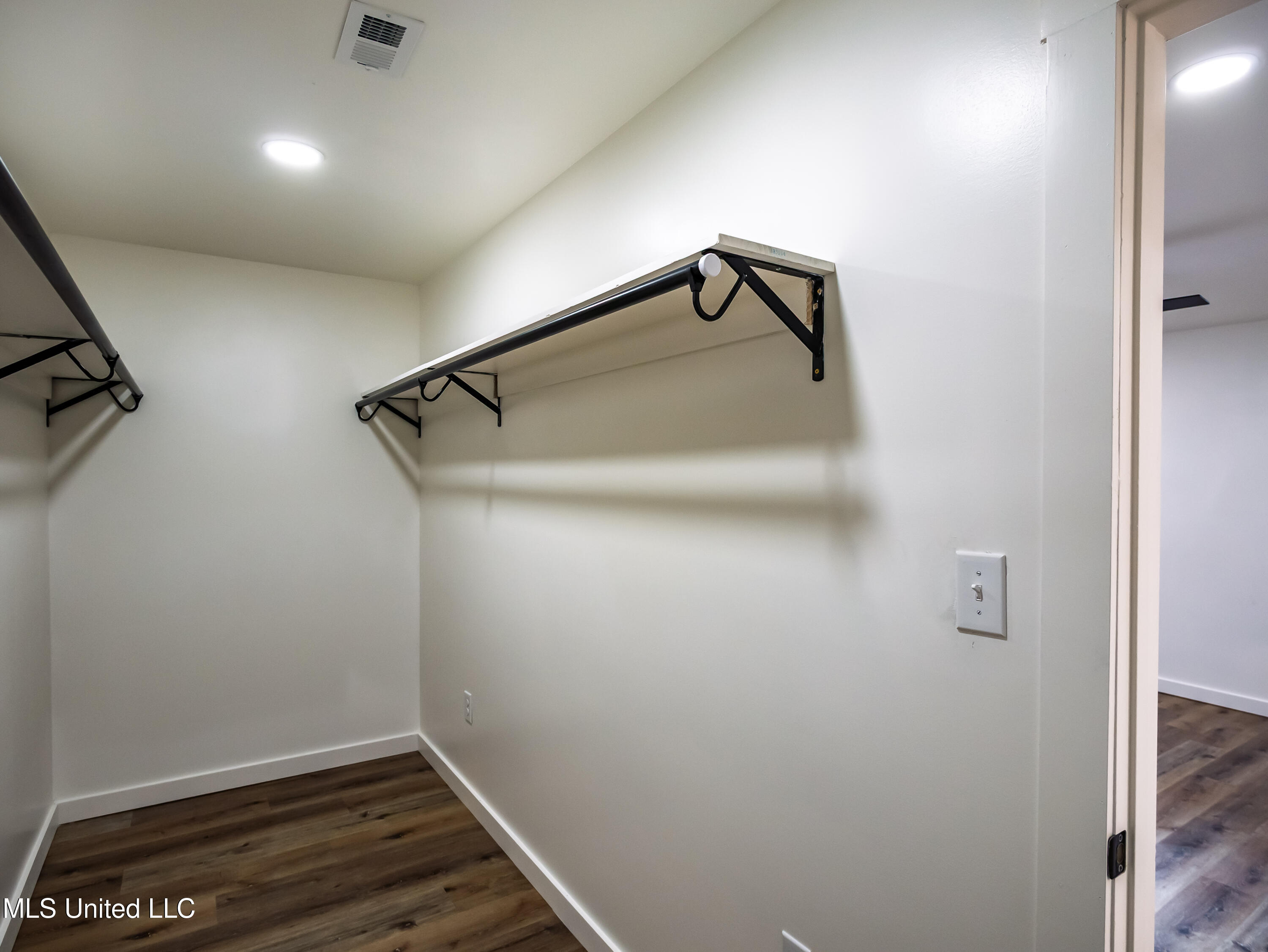 1565 Ales Road Batesville, MS 38606 - Photo 13 of 55 1565 Ales Rd Batesville MS_2025-12-09_46