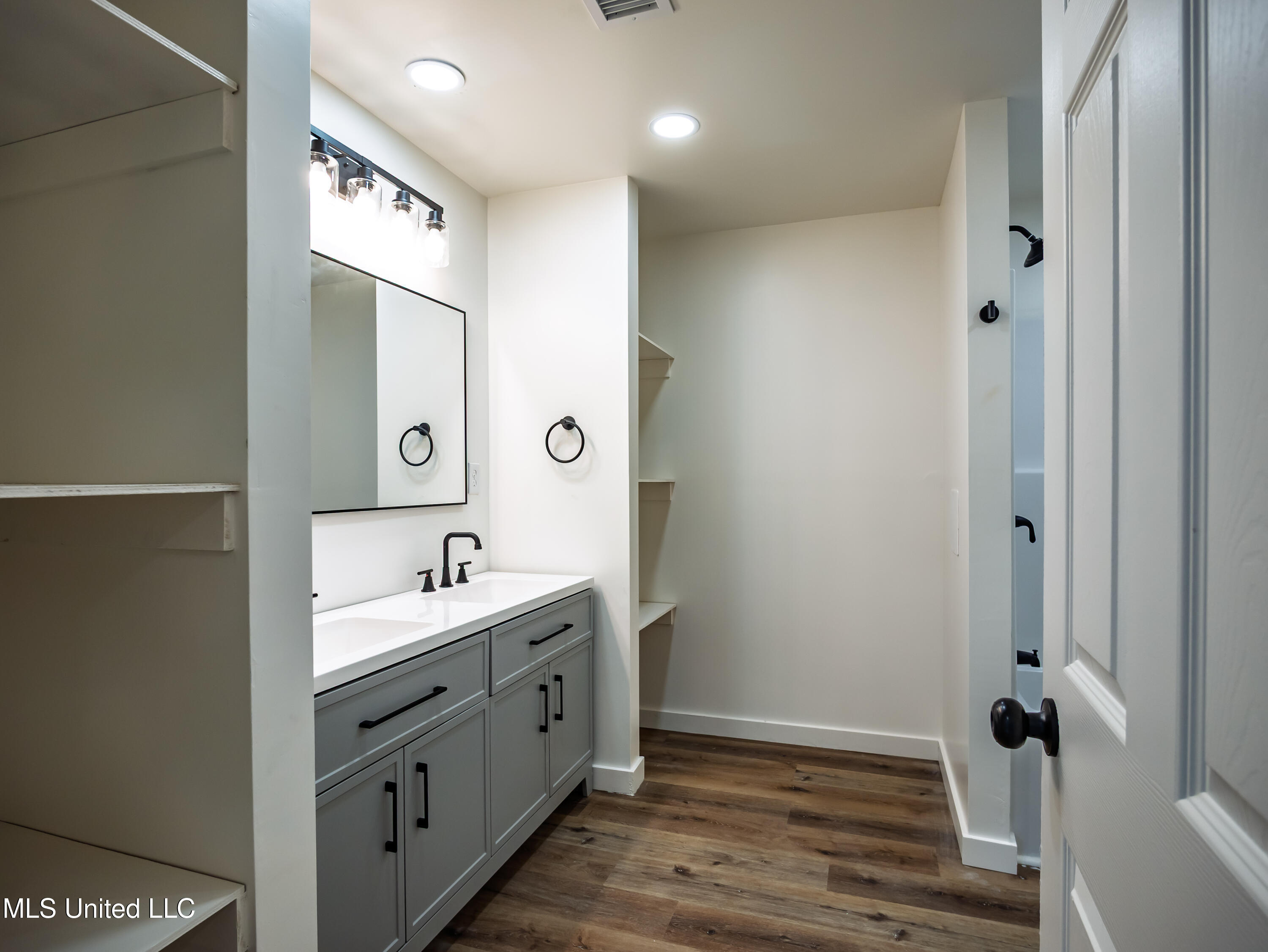 1565 Ales Road Batesville, MS 38606 - Photo 8 of 55 1565 Ales Rd Batesville MS_2025-12-09_47