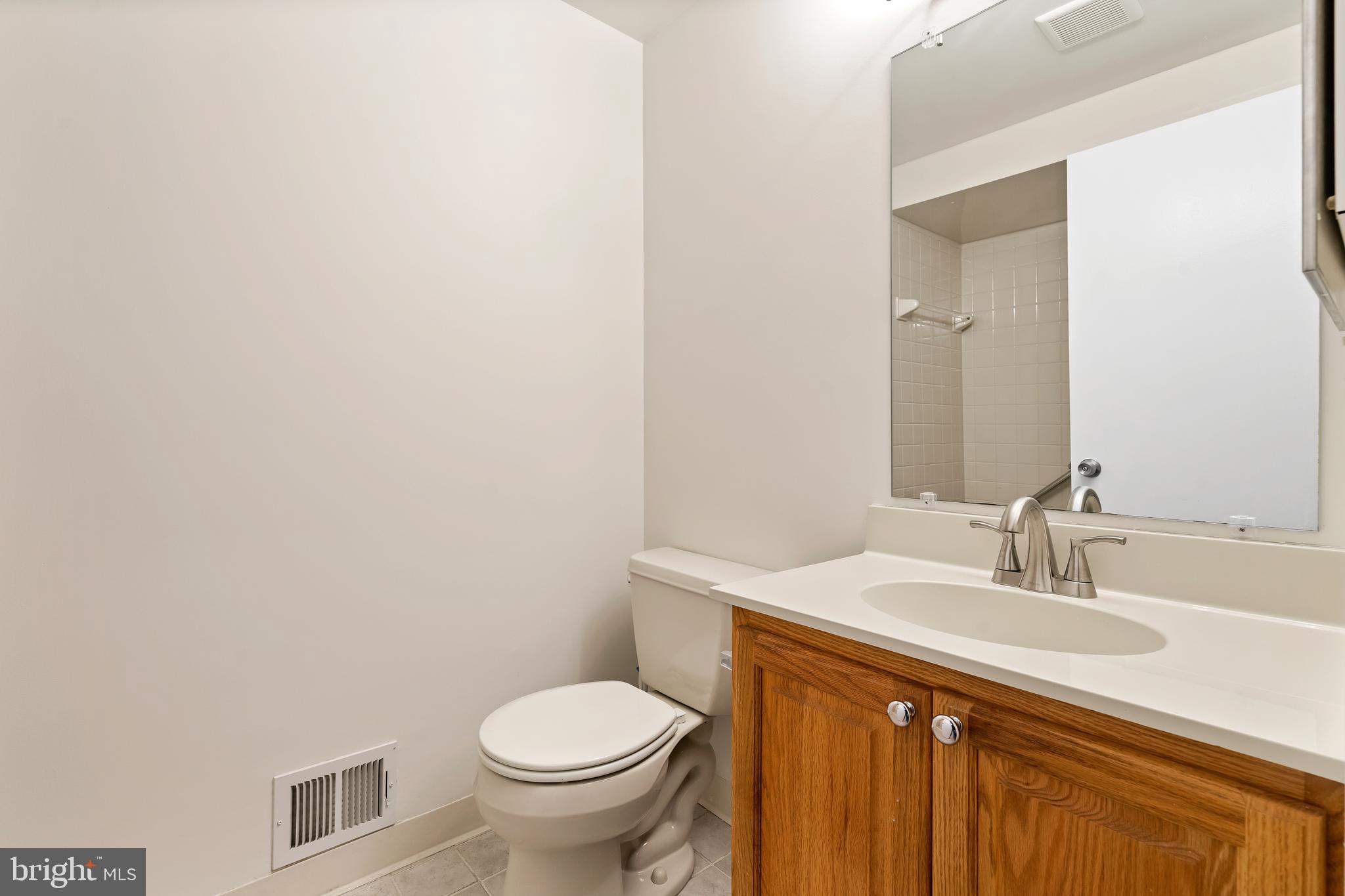 13905 Pond View Road Silver Spring, MD 20905 - Photo 25 of 52 Hall Bath