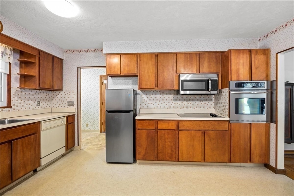 256 Worcester Road Barre, MA 01005 - Photo 2 of 35 Gallery Image 2