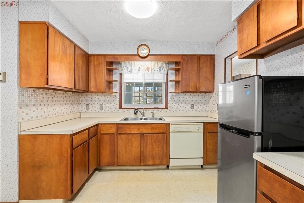 256 Worcester Road Barre, MA 01005 - Photo 4 of 35 Gallery Image 4