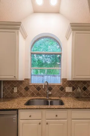 $3,550 | 6 Avenswood Place, The Woodlands, TX 77382