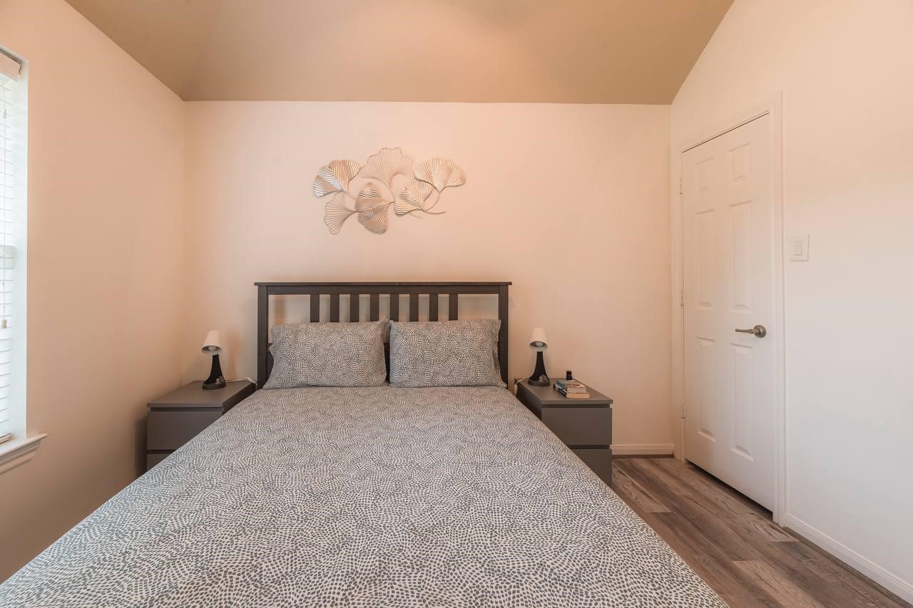 6 Avenswood Place Spring, TX 77382 - Photo 7 of 22 a large bed sitting in a bedroom next to a window