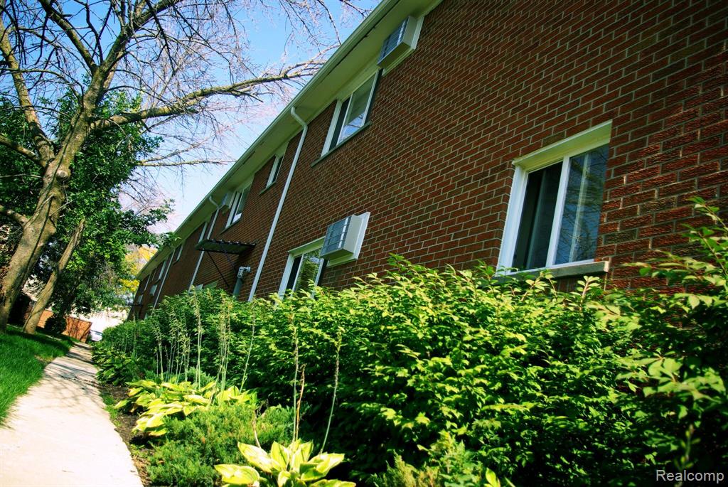 629 West Maple Road, Unit 14 Clawson, MI 48017 - Photo 25 of 27