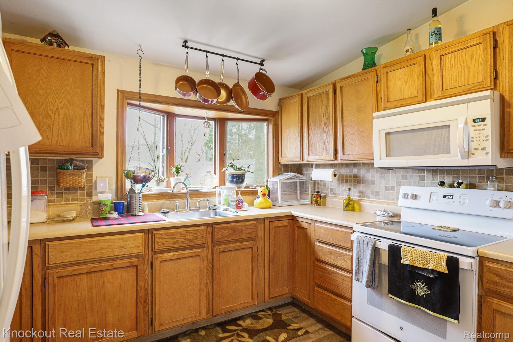 7127 Lapeer Road Davison, MI 48423 - Photo 12 of 28 12-web-or-mls-7127 Lapeer Rd Davison - 12.jpg