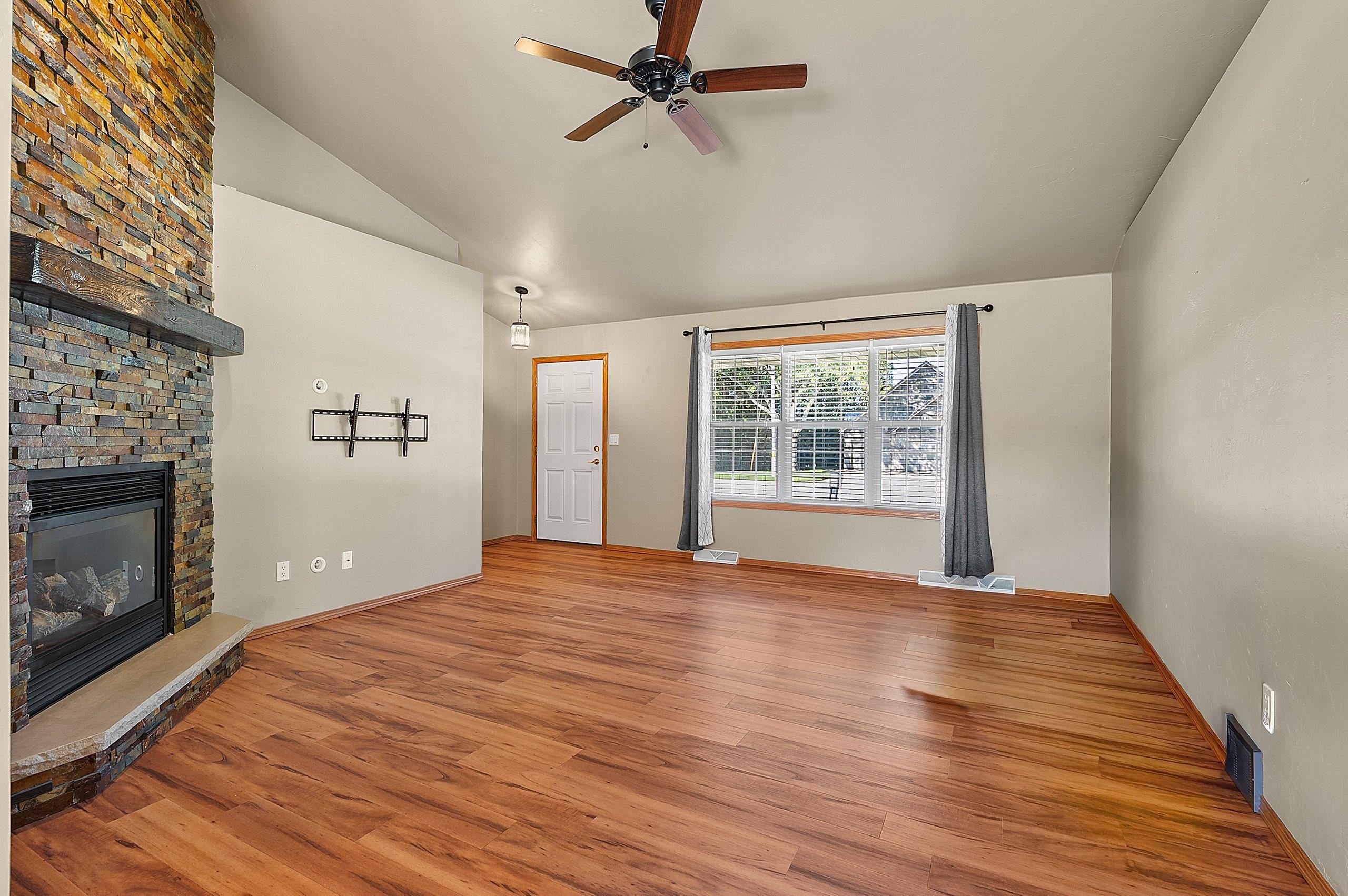 2832 Bay Settlement Road Green Bay, WI 54311 - Photo 4 of 40 Gallery Image 4