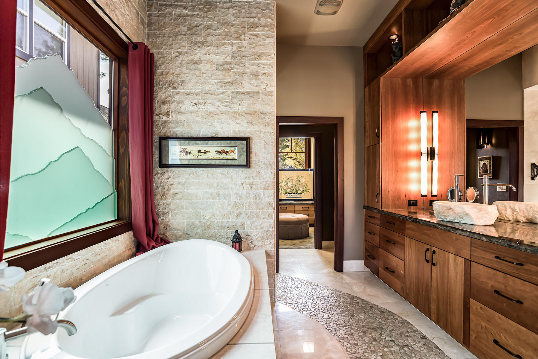 128 Northwest Allen Road Bend, OR 97703 - Photo 19 of 40 Soaking tub and large vanity with plenty of storage in the master.