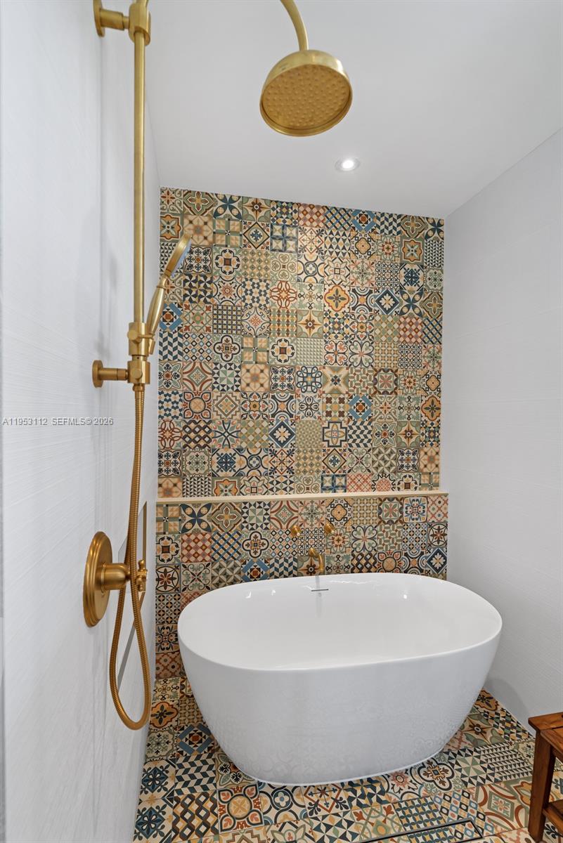 6031 Southwest 88th Street Miami, FL 33156 - Photo 69 of 81 a bathroom with a bathtub